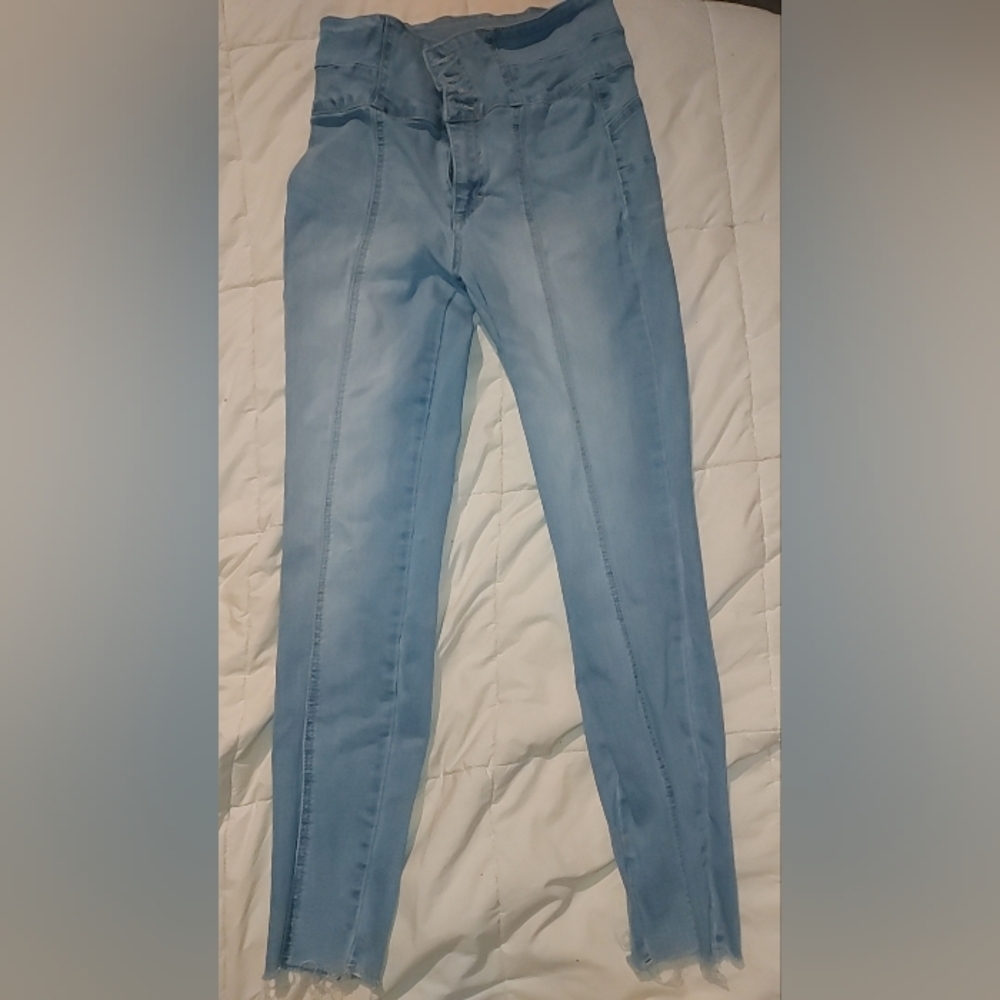Stylish Light Blue High-Waisted Jeans